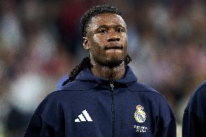 塞尔电台批卡马文加：出球不够精准，逼抢慢半拍，进攻端几乎隐形