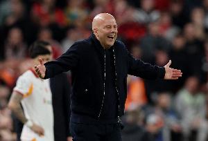 斯洛特盛赞恩古莫哈：拥有一种足坛罕见的品质，他能统治1对1局面