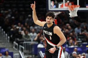 可以打卡了！阿夫迪亚半场11中7砍下17分7助 达成65场评奖条件