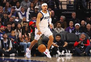 小内姆哈德单场23次助攻排历史新秀第4 麦克米兰25次排第一