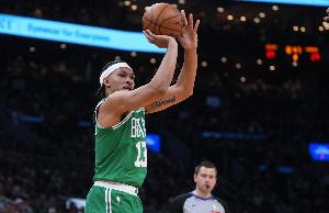 外线练手！凯尔特人首节23次出手有16次是三分 但仅命中4球