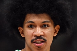 火力全开！小罗恩·哈珀追身三分命中 27分创个人生涯新高