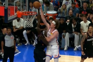 好兄弟真不赖！托皮奇击地助飞卡尔森 马卢阿奇镇守篮下长臂血帽