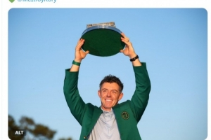 麦克罗伊美国高尔夫大师赛成功卫冕，曼联官方社媒发文祝贺