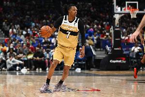 有铁人潜质！二年级球员卡林顿连续两个赛季82场全勤！