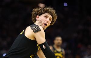 波杰本赛季全勤 科尔:这是他最优质特质之一 他的自信心稳步提升