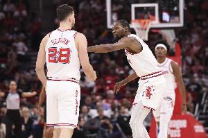 斯玛特：我们必须限制住申京和杜兰特 给他们制造最大的困难