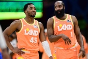 另一位詹姆斯让猛龙再做噩梦！谁能阻挡哈登和米切尔的骑士双枪