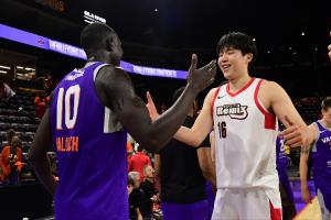 好兄弟境遇大不同!马卢阿奇29分01秒砍18分14板 杨瀚森打1分39秒