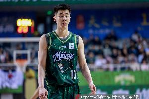 攻传有结合！郭昊文半场5中4&三分2中2砍下14分3板6助