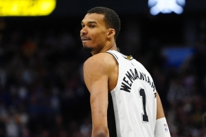 乔·约翰逊:在未来的8-10年里 文班每年都会是MVP前3