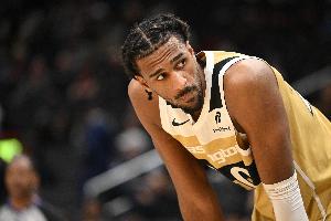 浓眉：萨尔防守能力是无可比拟的 已经在教他一些进攻脚步和动作