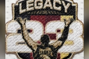 传奇生涯！詹姆斯转发昨日常规赛收官战自己上身特制球衣补丁