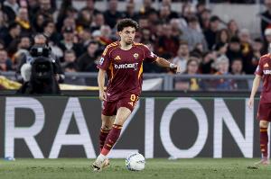 每体:巴萨正寻找一名兼具身体与技术的中场,目光已经瞄准艾纳维