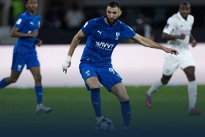 苦涩…新月砸1.7亿买人并挖角本泽马,但亚冠无缘8强+联赛5分落后