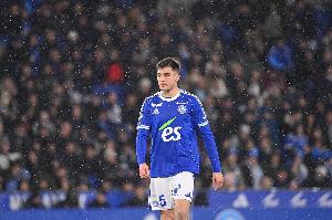 队报：蓝军外租白堡的20岁中卫安塞尔米诺腿筋受伤，预计赛季报销