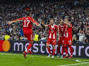 记者:次回合拜仁穿红色球衣+门将绿色,皇马穿白色球衣+门将蓝色