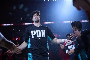 我们怎么得到阿夫迪亚的?开拓者只付出了布罗格登+2首轮2次轮