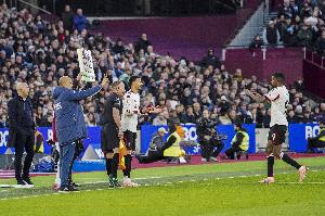 希勒、卡拉格:伊萨克几乎没有参与感 无法相信萨拉赫没首发