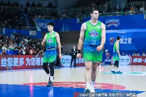 大杀四方！大卫·詹姆斯打满首节 8中6&三分4中3爆砍19分5板！