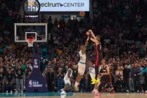 可惜!希罗持球单打绝杀三分弹筐而出 双方进入加时