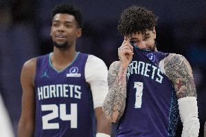 疯狂魔球!黄蜂今日出手56次三分 鲍尔、米勒和小桥合计36中12