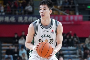 靠你俩撑进攻！半场赵柏清9中6砍15分3助 郭昊文8中3砍13分4助