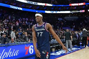 乔治:埃奇库姆就像是我的小弟弟&我很爱他 他是全能型的超级明星