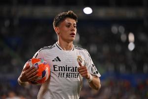 闪耀慕尼黑，居莱尔成为欧冠首位在安联球场对拜仁梅开二度的球员