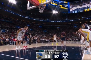 乱战高手!马瑟林三分命中 反击再造杀伤两罚都有