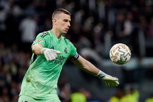 状态低迷!卢宁本赛季为皇马首发8次,有7次单场至少丢2球