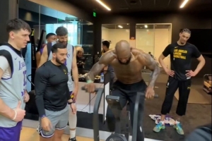 只争朝夕!湖人官推晒詹姆斯带领全队疯狂蹬车训练体能