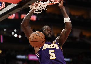 如何评价自己本赛季表现?艾顿:你们来告诉我 我喜欢看你们评判