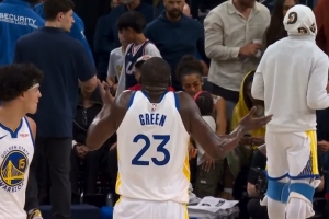 勇士连续被吹掩护犯规!追梦不满向裁判抱怨、摊手吃到技术犯规