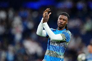 卡马文加染红！阿斯：虽然皇马对裁判不满，但不会向欧足联申诉