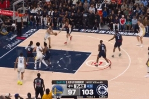 好传!库里突入禁区接波尔津吉斯妙传 上空篮得分