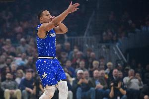 全仰仗你了!贝恩超远接锅三分压哨命中 魔术打停76人