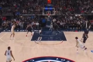 奋力追赶!库里披挂上阵 随即三分穿针迫近比分