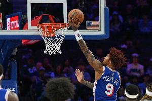 外线火力!乌布雷12中6得到19分3板1助1断 三分10中5