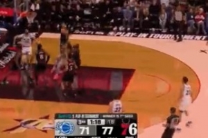 独挑大梁!贝恩冲击篮筐打成2+1 率队继续迫近比分
