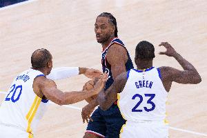 恐怖底蕴！库里攻&追梦防&铂金伙夫疯狂投 科尔用人魄力完爆鲈鱼