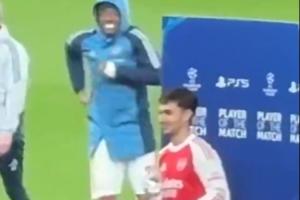 氛围太好了!苏维门迪获全场最佳一众队友起哄,马杜埃凯瘸腿祝贺