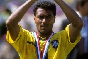 罗马里奥:现役球员中姆巴佩最像我 后悔不能参加2002年世界杯