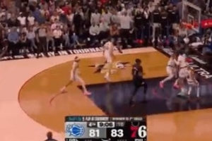 高难度!马克西穿越防守扭身上篮打中 率队稳住局势