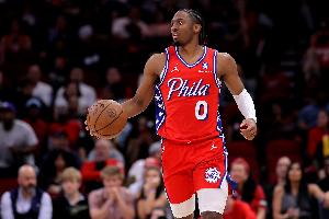 基石!马克西出战42分24秒 25中11砍全队最高31分另2板6助1断1帽