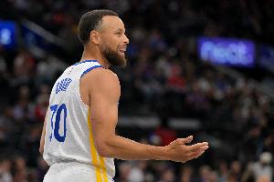 记者:库里可能是NBA历史上受到最离奇吹罚对待的球员