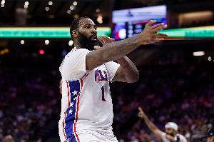 铁树开花！德拉蒙德埋伏底角接球后三分果断出手 皮球正中靶心