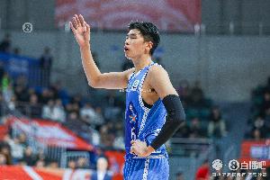 除了外线铁都很好!邹阳14投6中 拿下19分12板1助1断1帽两双数据