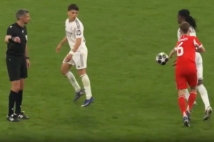 前裁判质疑卡马文加被罚下:他只带球3秒,裁判简直在滥用职权