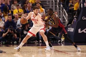 申京：去年季后赛与追梦对位收获良多 我不能打得太软要强势出击